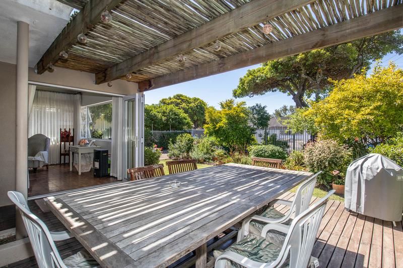 4 Bedroom Property for Sale in Bergvliet Western Cape